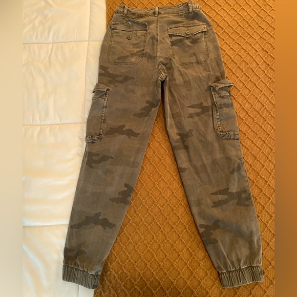 American Eagle brand camouflage cargo joggers size 0 short - Picture 2 of 2